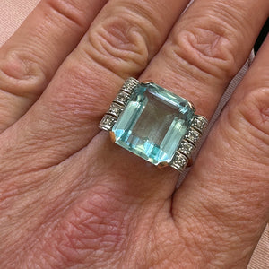 1940s Aquamarine and Diamond Retro Ring