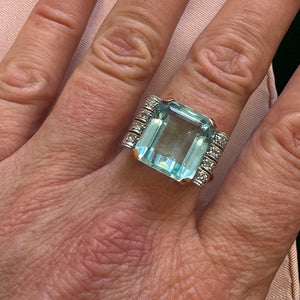 1940s Aquamarine and Diamond Retro Ring