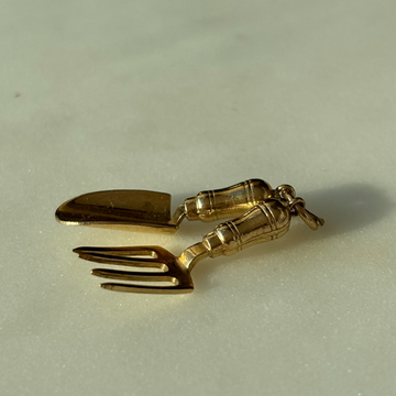 9ct Yellow Gold Trowel & Pitch Fork Gardening Charm / Pendant
