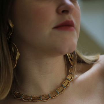 Gold-Tone Twisted Mesh Choker Necklace with Turquoise Glass Stones – 1960s