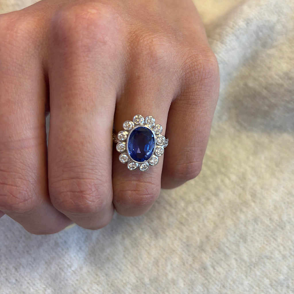 Ceylon Sapphire and Diamond Ring in Platinum, 1990s