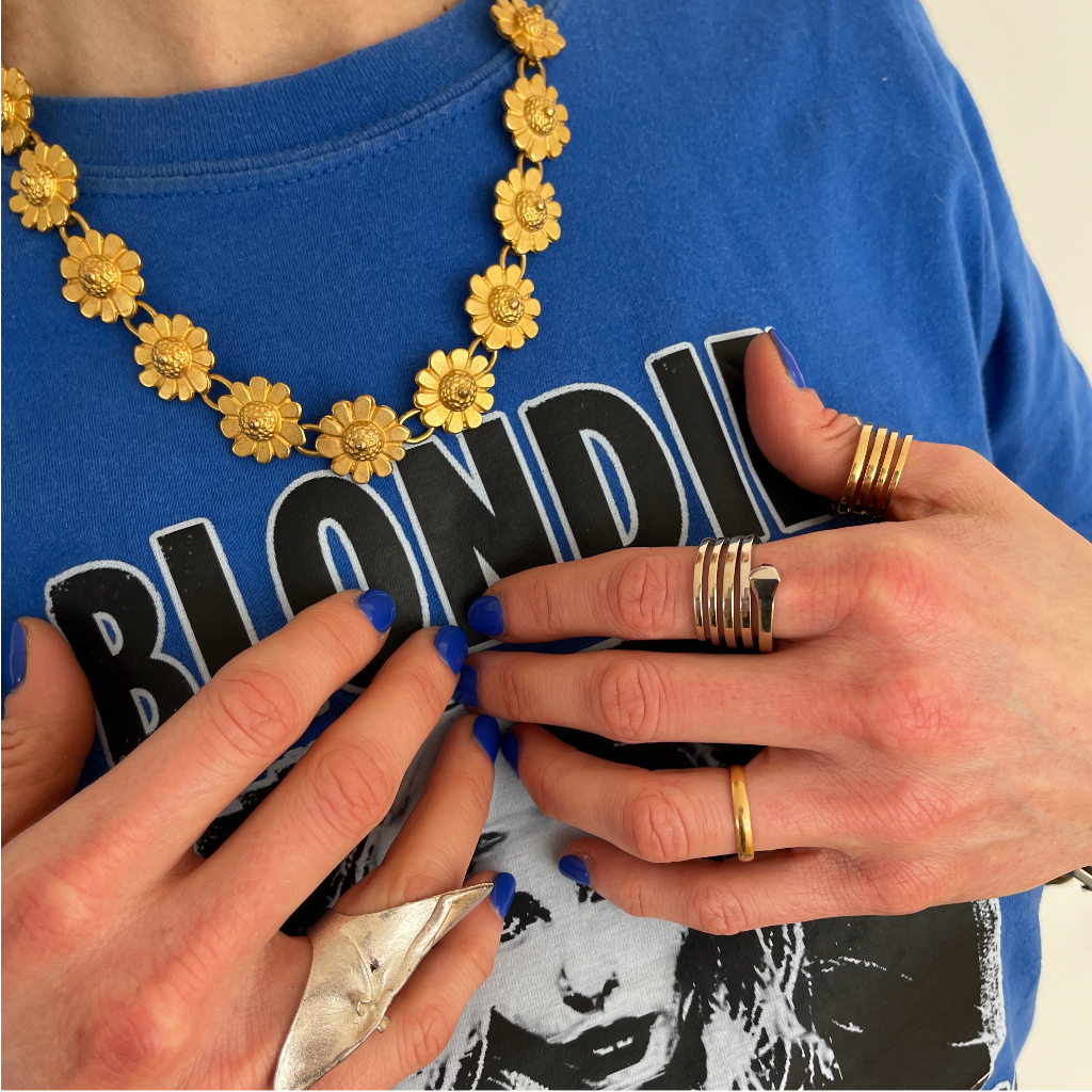 Metal sales flower necklace