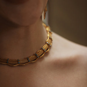 Gold-Tone Twisted Mesh Choker Necklace with Turquoise Glass Stones – 1960s